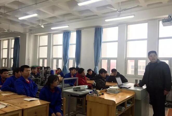 公司内部进行了“挂面包装机在包装应用”讲座